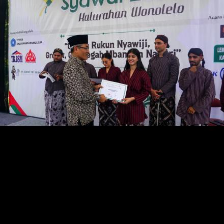 MARYAM AZHARI (PAKISTAN)